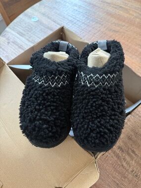 Ugg tazz Ugg braid size 6